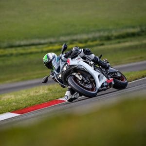 2025 NINJA® ZX™ 6R Pearl Robotic White Metallic Graphite Gray Gallery 2 300x300