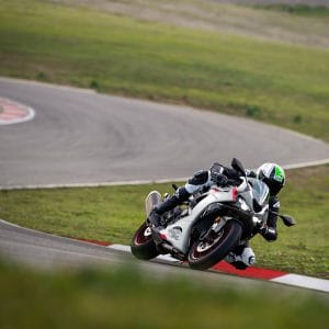 2025 NINJA® ZX™ 6R Pearl Robotic White Metallic Graphite Gray Gallery 3 300x300