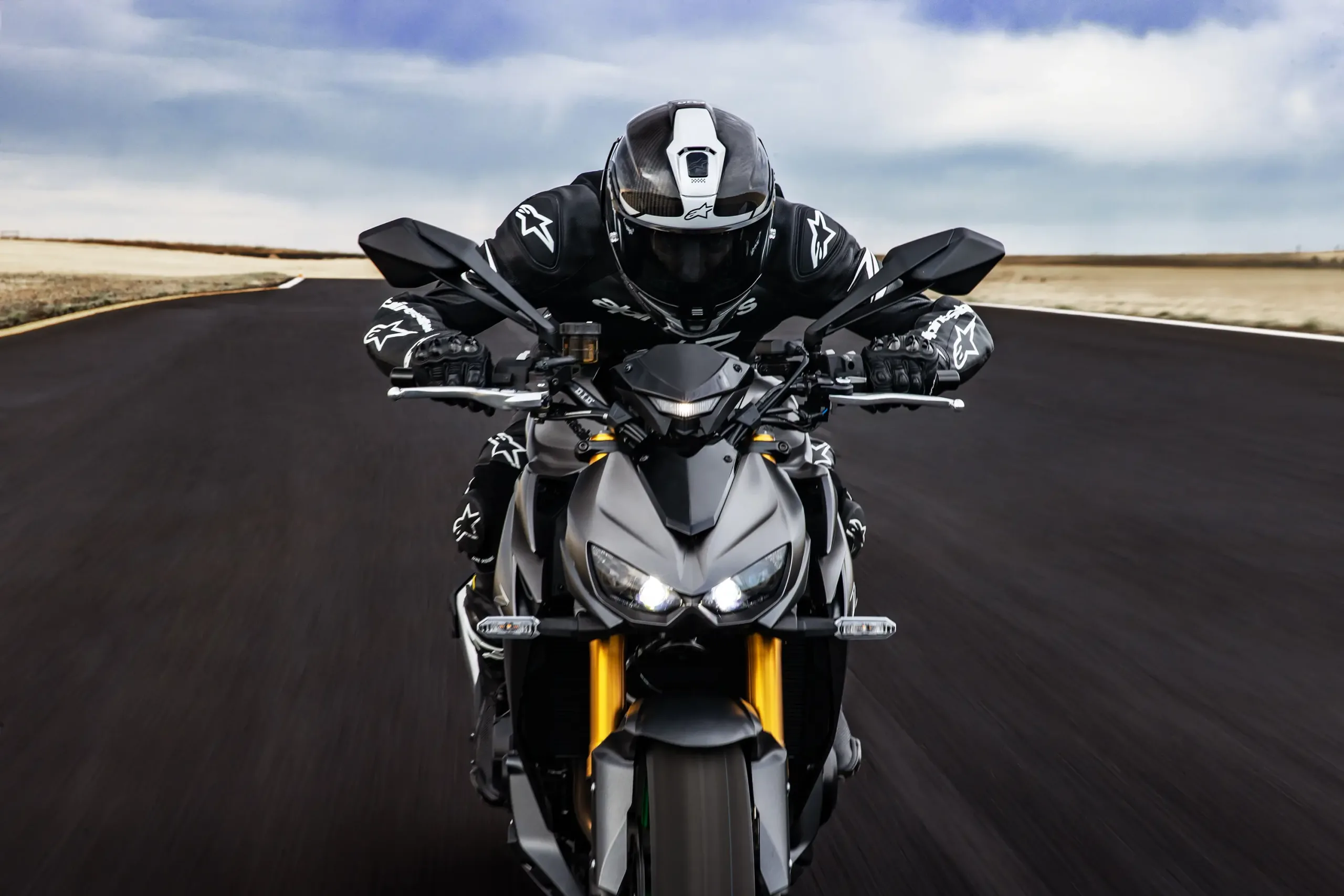 NEW 2026 Z1100 SE ABS: ENGINEERED POWER