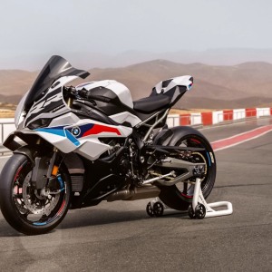 bmw s 1000 rr road view